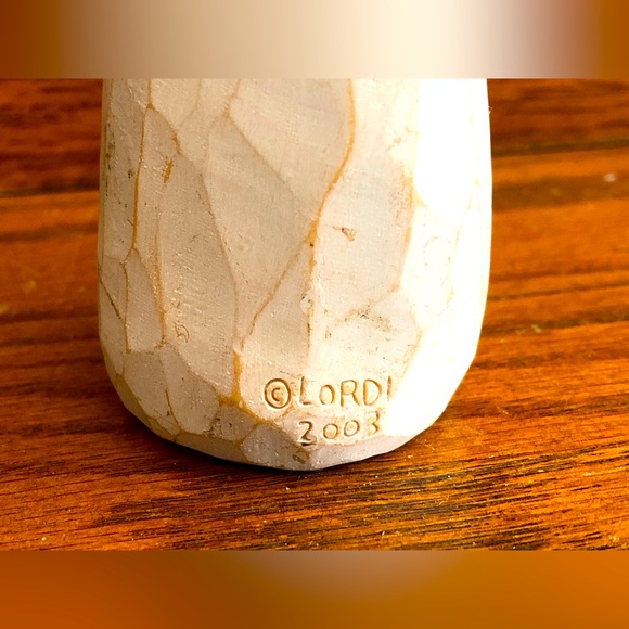 Willow Tree Figurine “Sign for Love” - Picture 3 of 4